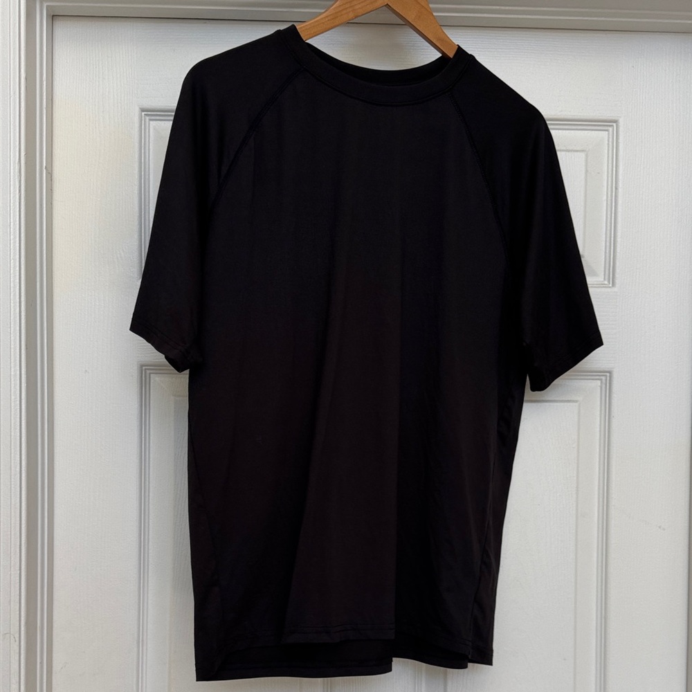 Sleek Black Short Sleeve Men's Tee